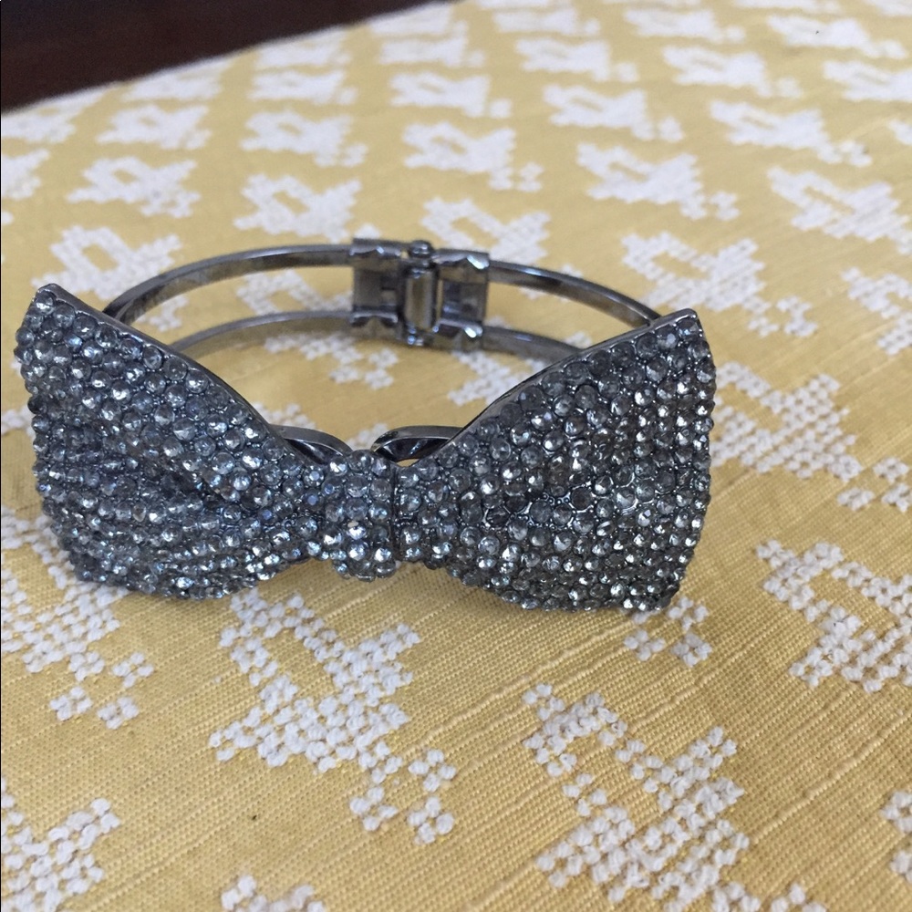 Bow bracelet
